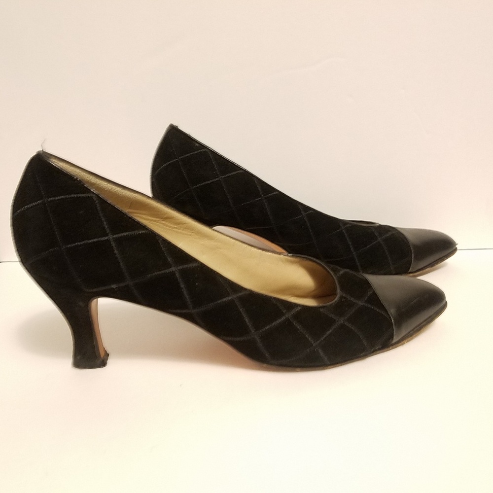 Ferragamo Diamond Pattern Suede Kitten Heels Sz 8